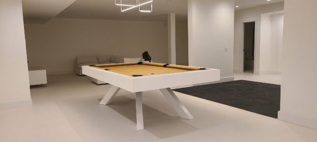 MODEL WHITE SPIDER  POOL TABLE